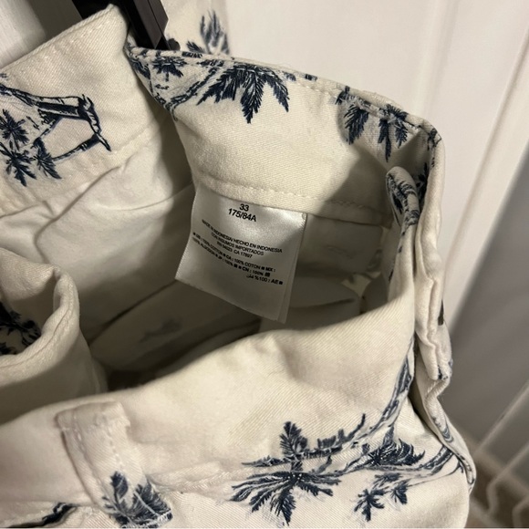 5/$100 Old Navy Palm Tree Print Shorts - Picture 3 of 4